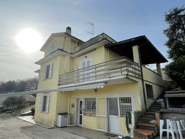 casa indipendente in vendita a Gallicano nel Lazio