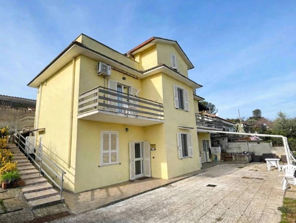 casa indipendente in vendita a Gallicano nel Lazio