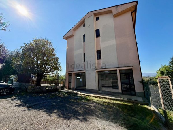 locale commerciale in vendita a Gallicano nel Lazio