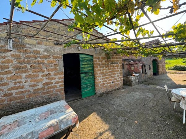 locale commerciale in vendita a Gallicano nel Lazio