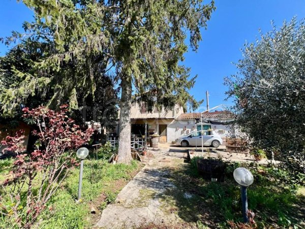 casa indipendente in vendita a Gallicano nel Lazio