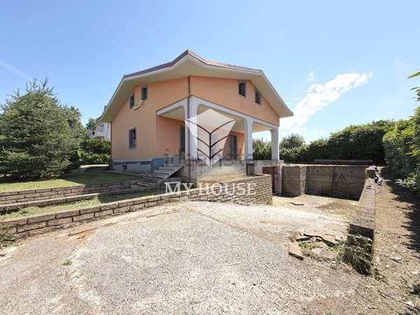 casa indipendente in vendita a Gallicano nel Lazio