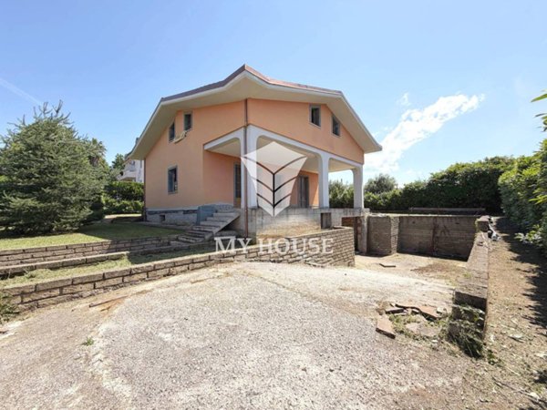 casa indipendente in vendita a Gallicano nel Lazio