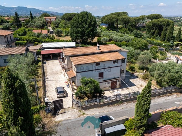 casa indipendente in vendita a Gallicano nel Lazio