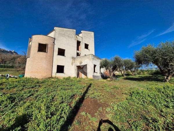 casa indipendente in vendita a Gavignano