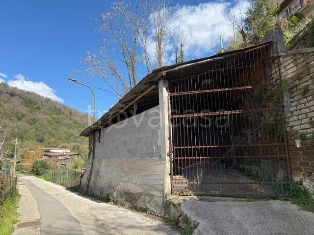 locale commerciale in vendita a Genazzano