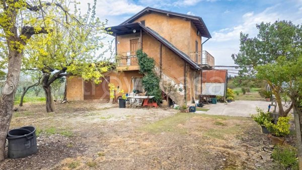 casa indipendente in vendita a Genazzano