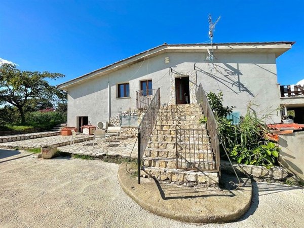 casa indipendente in vendita a Genazzano