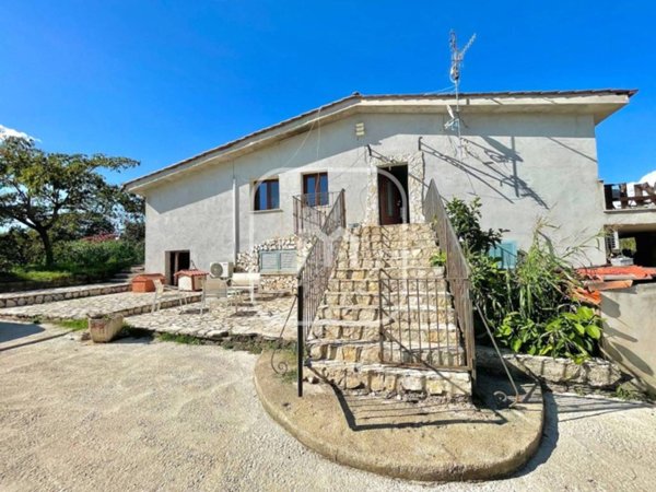 casa indipendente in vendita a Genazzano