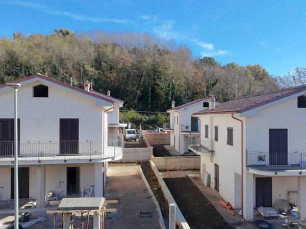 casa indipendente in vendita a Genazzano