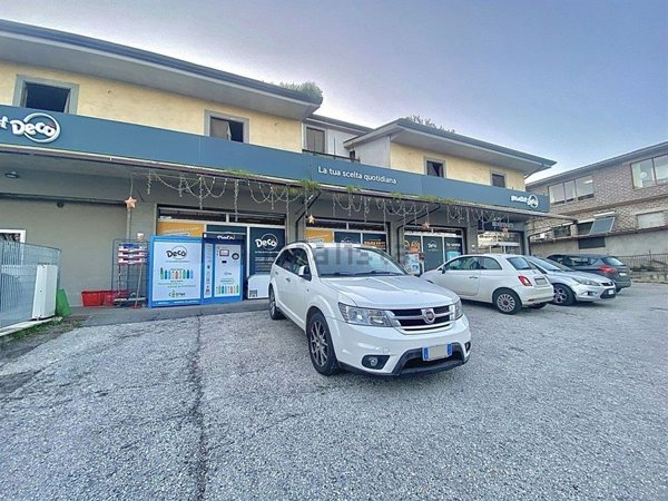 locale commerciale in vendita a Genazzano