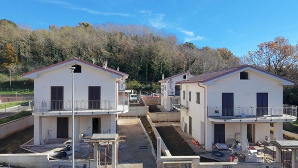 casa indipendente in vendita a Genazzano