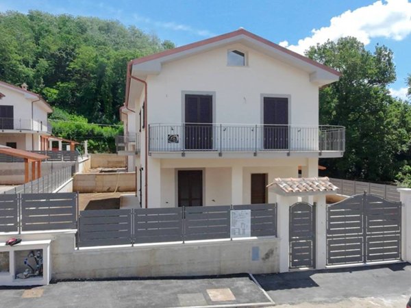 casa indipendente in vendita a Genazzano