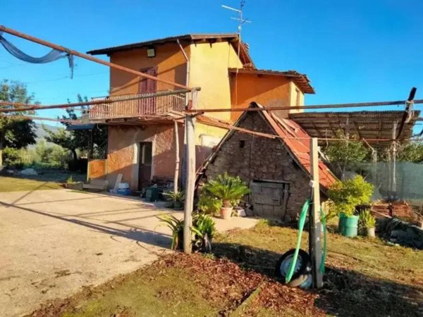 casa indipendente in vendita a Genazzano