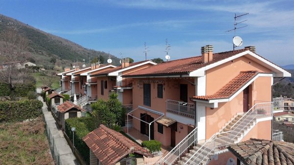 casa indipendente in vendita a Genazzano