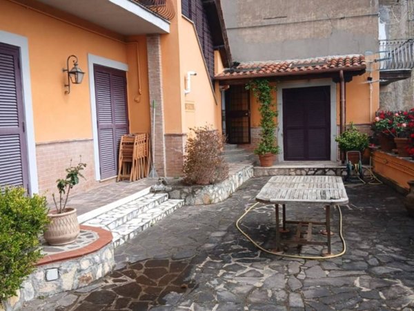 casa indipendente in vendita a Genazzano