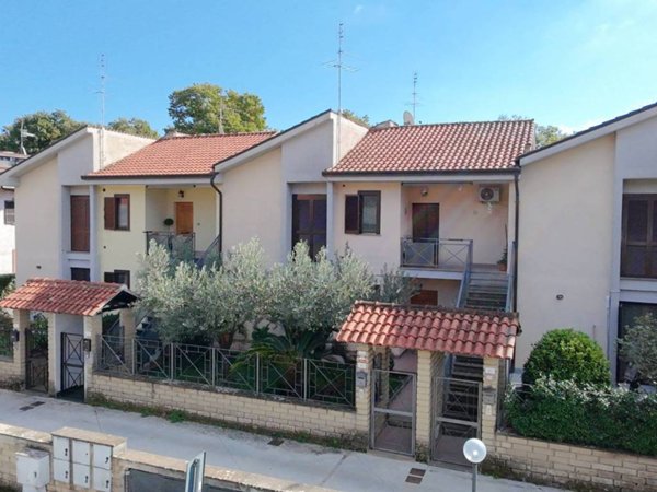 casa indipendente in vendita a Genazzano