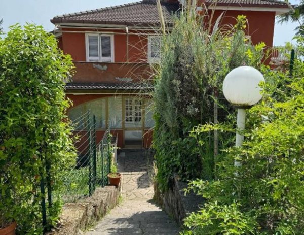 casa indipendente in vendita a Genzano di Roma