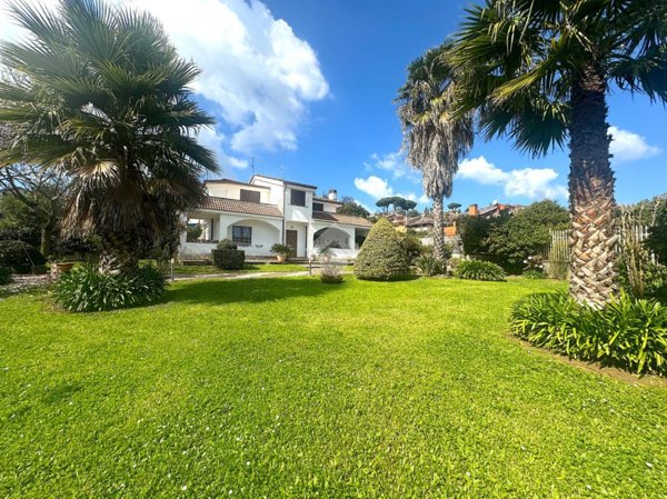 casa indipendente in vendita a Genzano di Roma