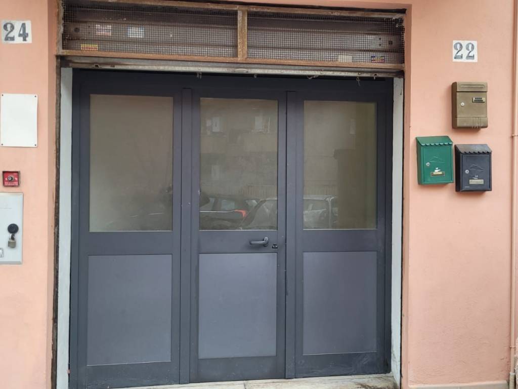 locale commerciale in vendita a Genzano di Roma