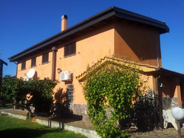 casa indipendente in vendita a Genzano di Roma in zona Muti