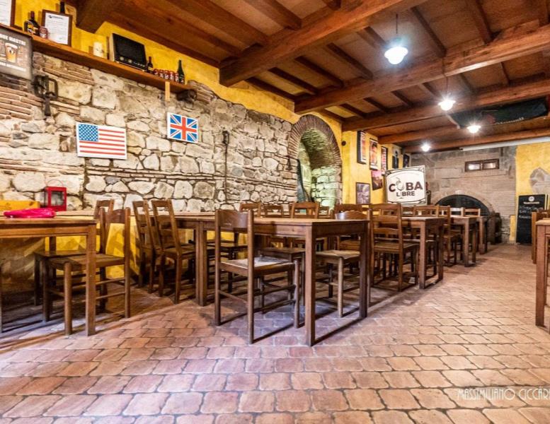 locale commerciale in vendita a Genzano di Roma