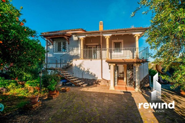 casa indipendente in vendita a Genzano di Roma in zona Colle di Cicerone