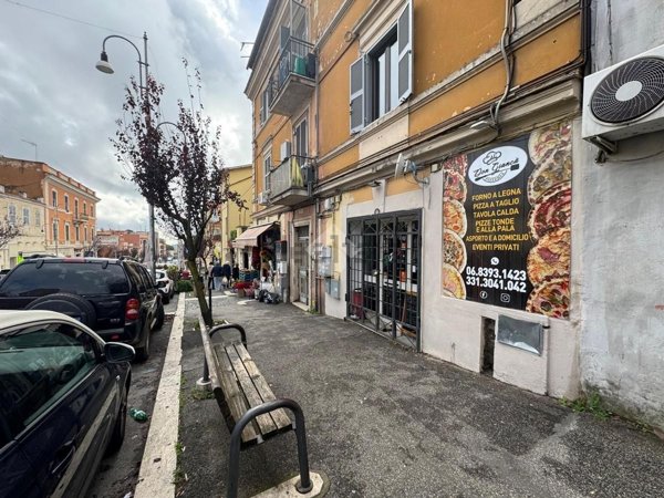 locale commerciale in vendita a Genzano di Roma