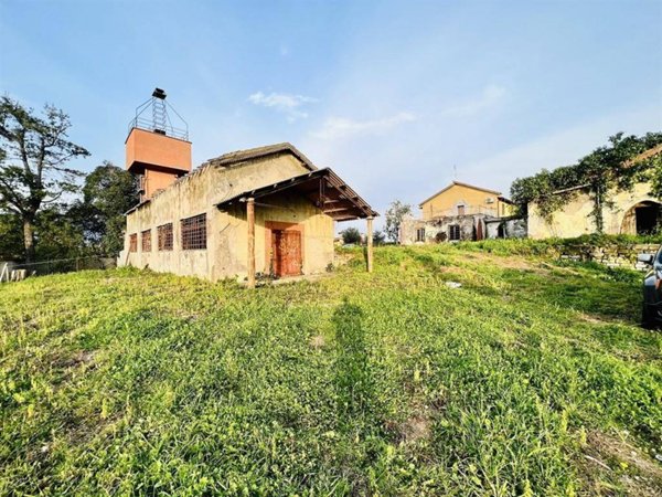 negozio in vendita a Genzano di Roma in zona Landi