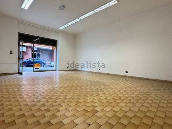 locale commerciale in vendita a Genzano di Roma