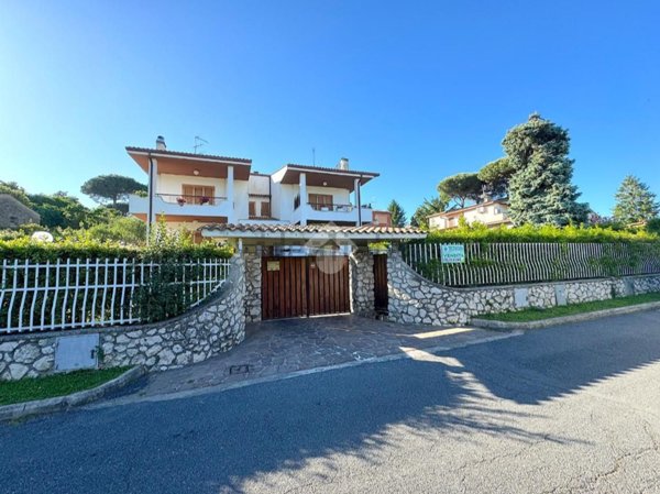 casa indipendente in vendita a Genzano di Roma
