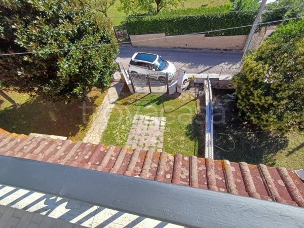 casa indipendente in vendita a Genzano di Roma in zona Colle di Cicerone