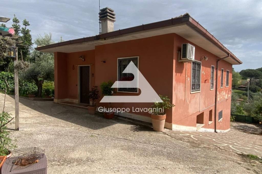 casa indipendente in vendita a Genzano di Roma in zona Muti