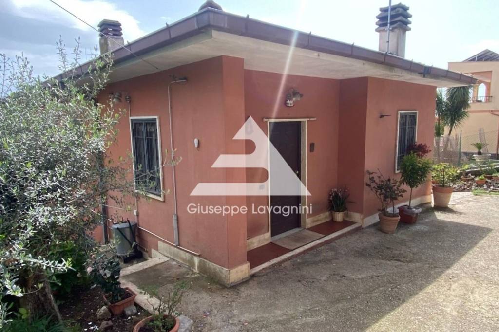 casa indipendente in vendita a Genzano di Roma in zona Muti