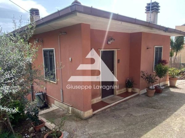 casa indipendente in vendita a Genzano di Roma in zona Colle di Cicerone