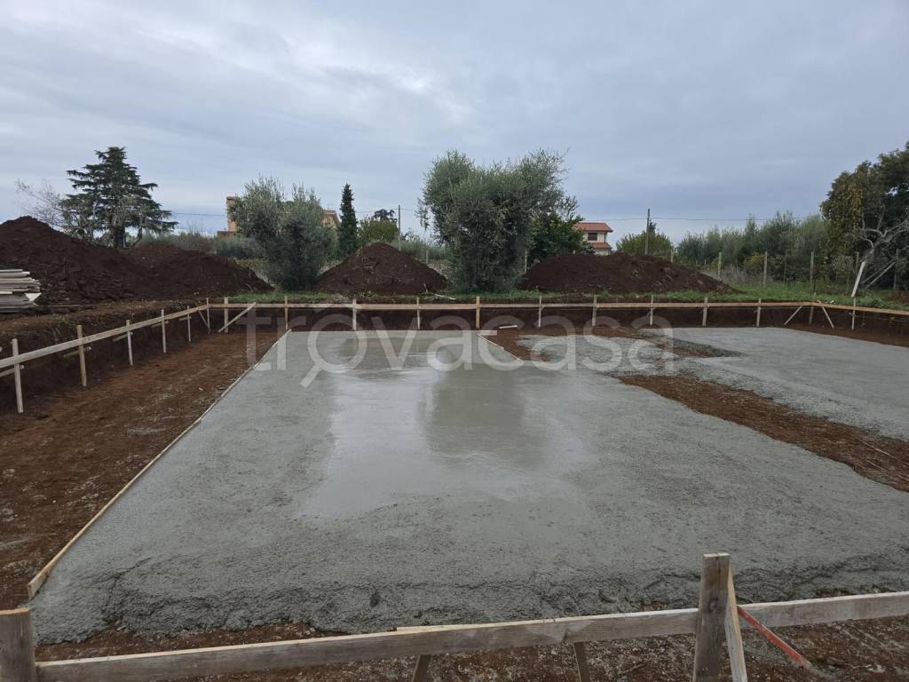 casa indipendente in vendita a Genzano di Roma in zona Colle di Cicerone