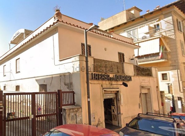 locale commerciale in vendita a Genzano di Roma
