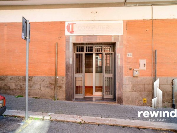 locale commerciale in vendita a Genzano di Roma