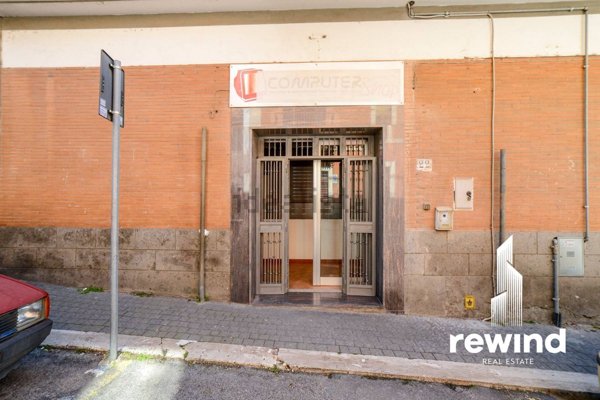 locale di sgombero in vendita a Genzano di Roma