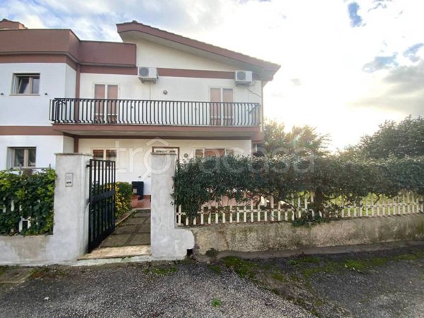 casa indipendente in vendita a Genzano di Roma