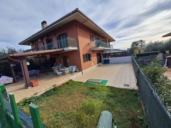 casa indipendente in vendita a Genzano di Roma in zona Landi
