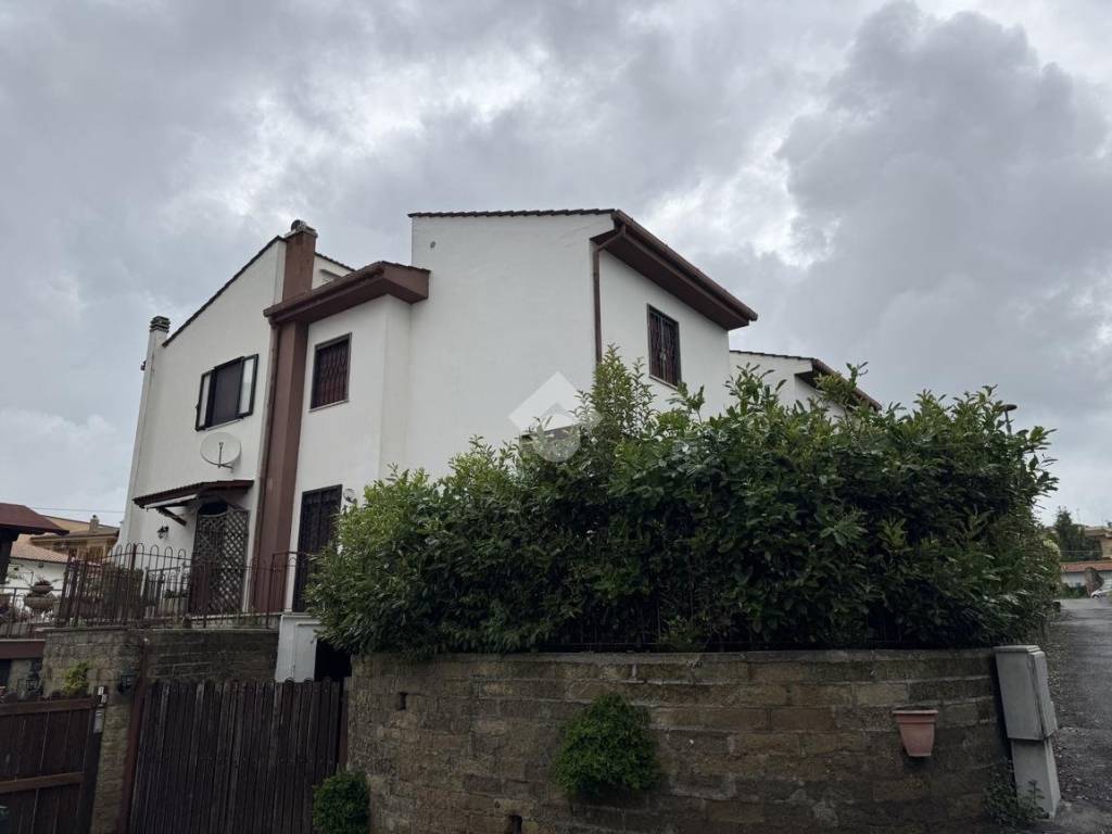 casa indipendente in vendita a Genzano di Roma