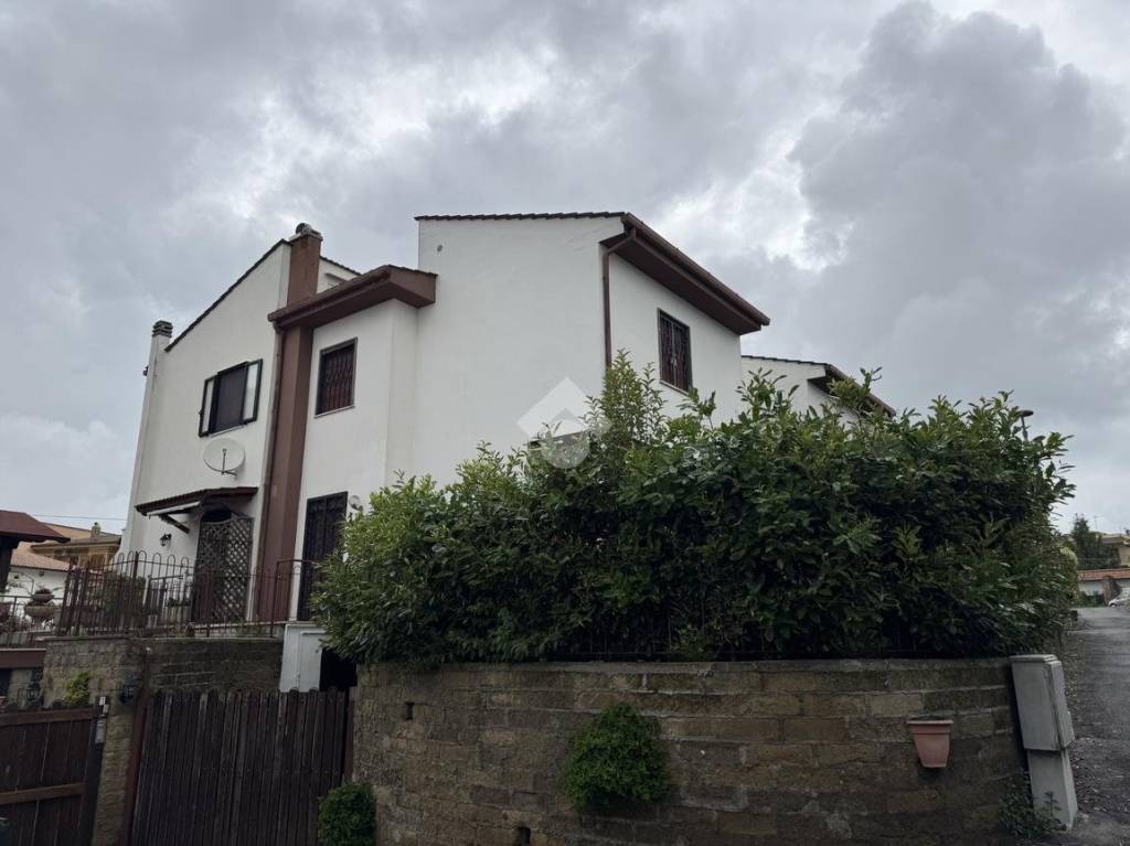 casa indipendente in vendita a Genzano di Roma