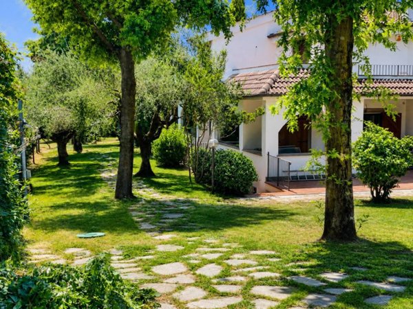 casa indipendente in vendita a Genzano di Roma
