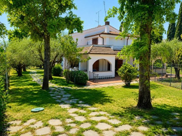 casa indipendente in vendita a Genzano di Roma