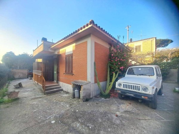 casa indipendente in vendita a Genzano di Roma