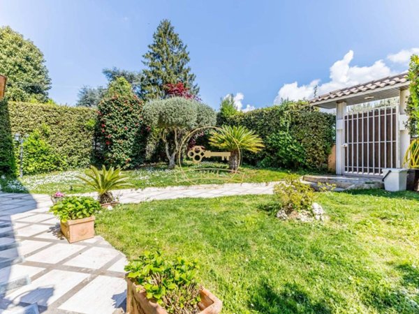 casa indipendente in vendita a Genzano di Roma