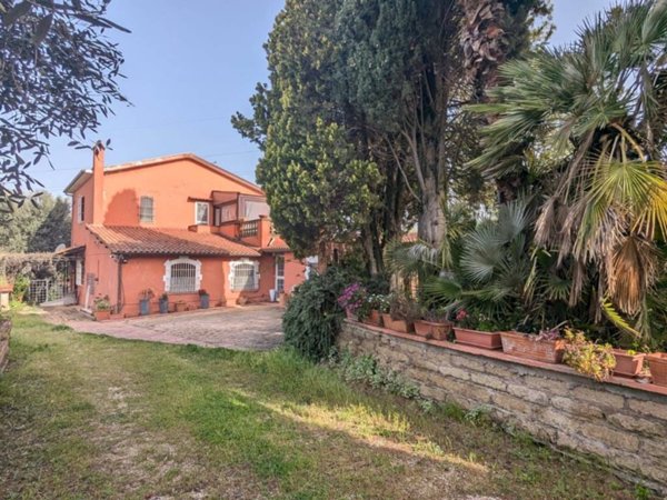 casa indipendente in vendita a Genzano di Roma in zona Landi