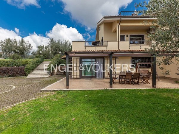 casa indipendente in vendita a Genzano di Roma