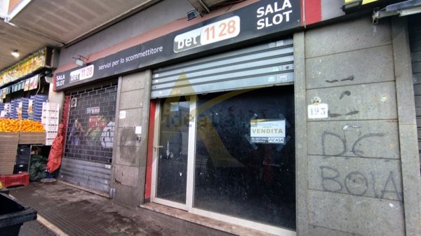 locale commerciale in vendita a Genzano di Roma